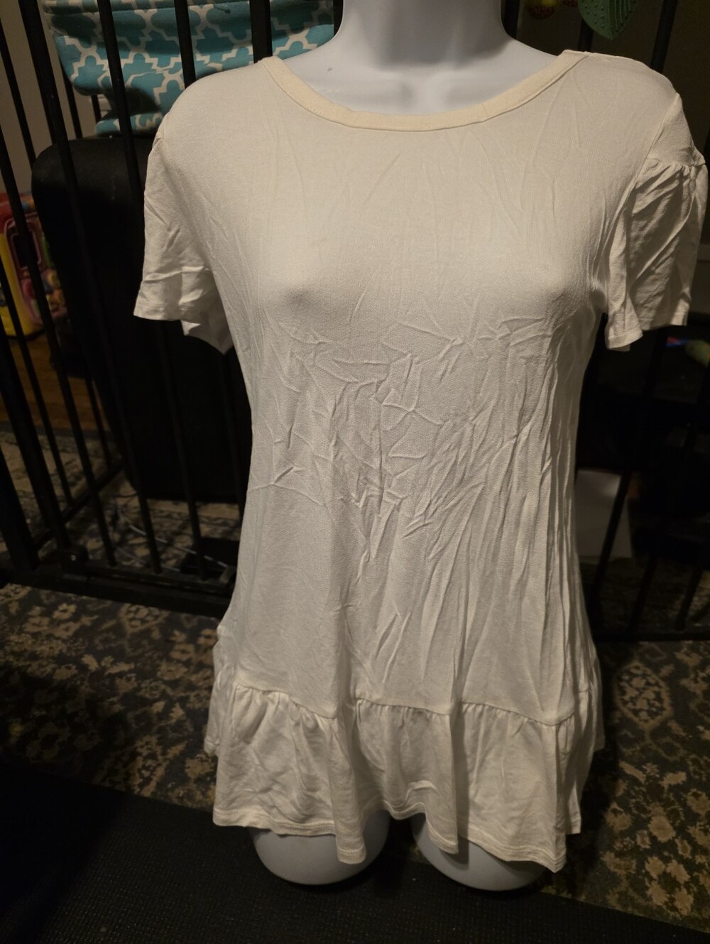 Women’s Cream Short Sleeve Ruffle-Hem Tee